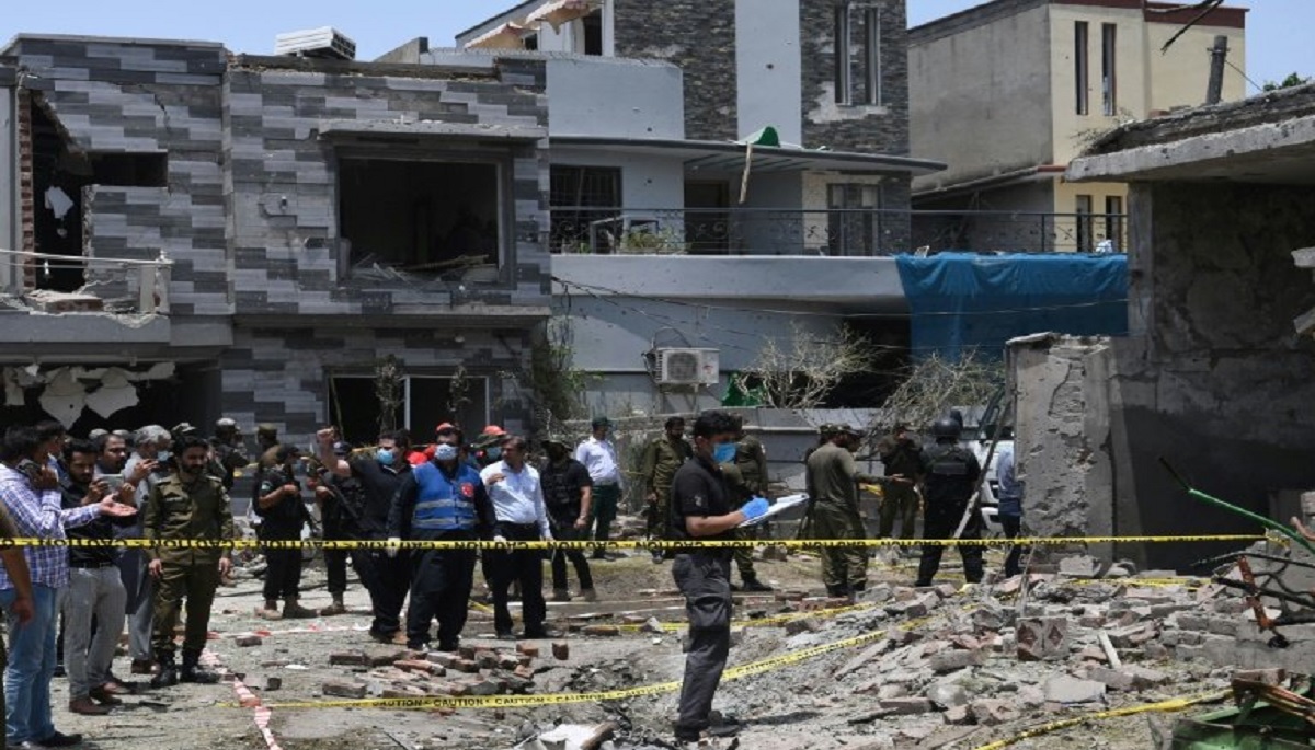 পাকিস্তানে বোমা হামলায় শিশুসহ নিহত ৪