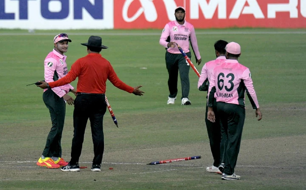 তিন ম্যাচ নিষিদ্ধ সাকিব, ৫ লাখ টাকা জরিমানা