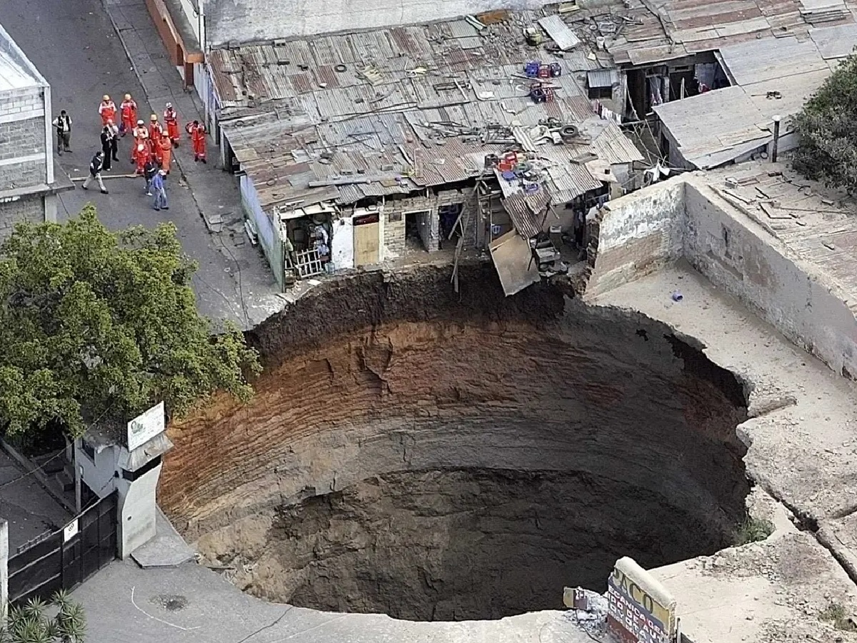 বিশ্বজুড়ে বাড়ছে সিংকহোল নিয়ে উদ্বেগ
