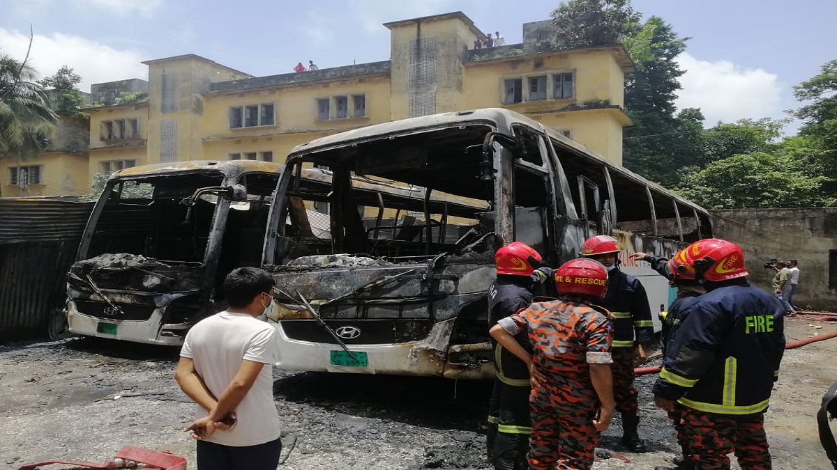 মতিঝিলে গাড়ির গ্যারেজে লাগা আগুন নিয়ন্ত্রণে