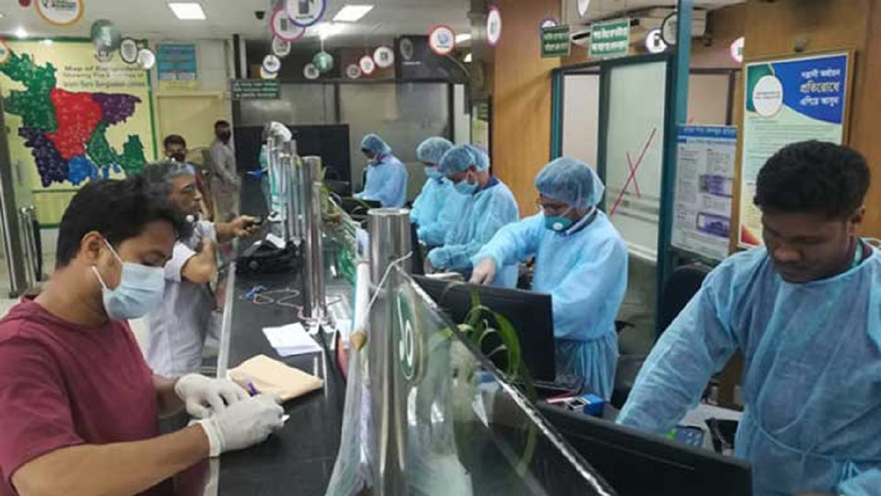 আজ থেকে ব্যাংক খোলা, লেনদেন দেড়টা পর্যন্ত আজ থেকে ব্যাংক খোলা, লেনদেন দেড়টা পর্যন্ত