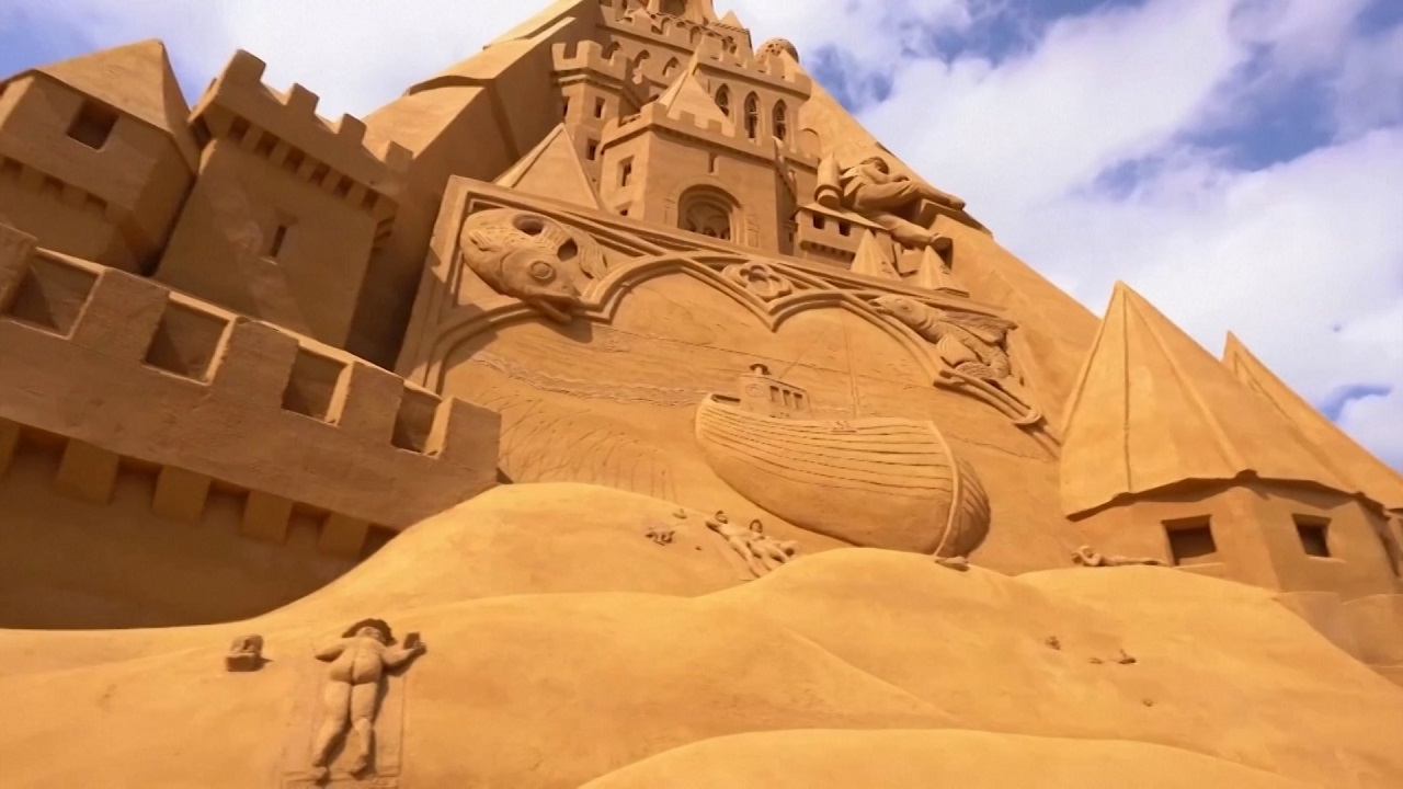 করোনার থিমে বানানো হল বিশ্বের সর্বোচ্চ বালুর ভাস্কর করোনার থিমে বানানো হল বিশ্বের সর্বোচ্চ বালুর ভাস্কর