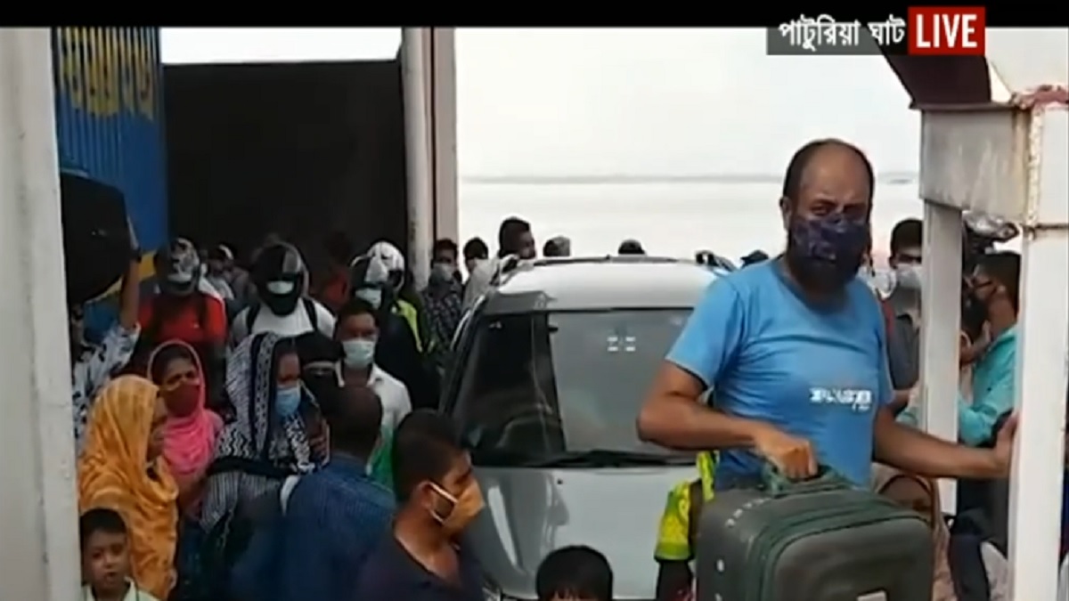 ঘাটে ঢাকামুখী মানুষের চাপ, উপেক্ষিত বিধিনিষেধ