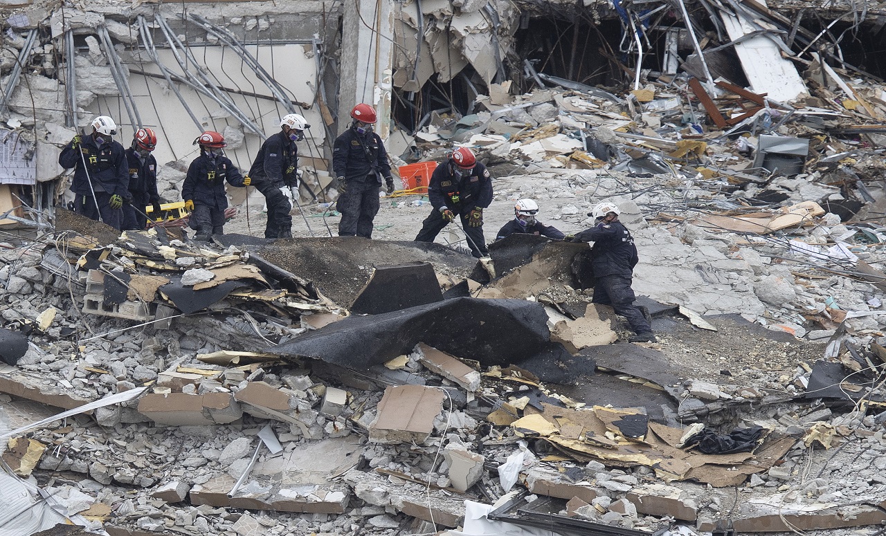ফ্লোরিডায় ভবন ধস; আরও ২১ জনের মরদেহ উদ্ধার ফ্লোরিডায় ভবন ধস; আরও ২১ জনের মরদেহ উদ্ধার