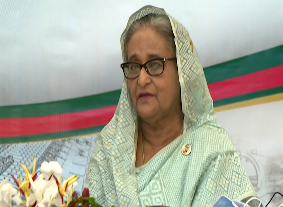 প্রশাসনিক কর্মকর্তাদের জনকল্যাণে কাজ করার আহবান প্রধানমন্ত্রীর