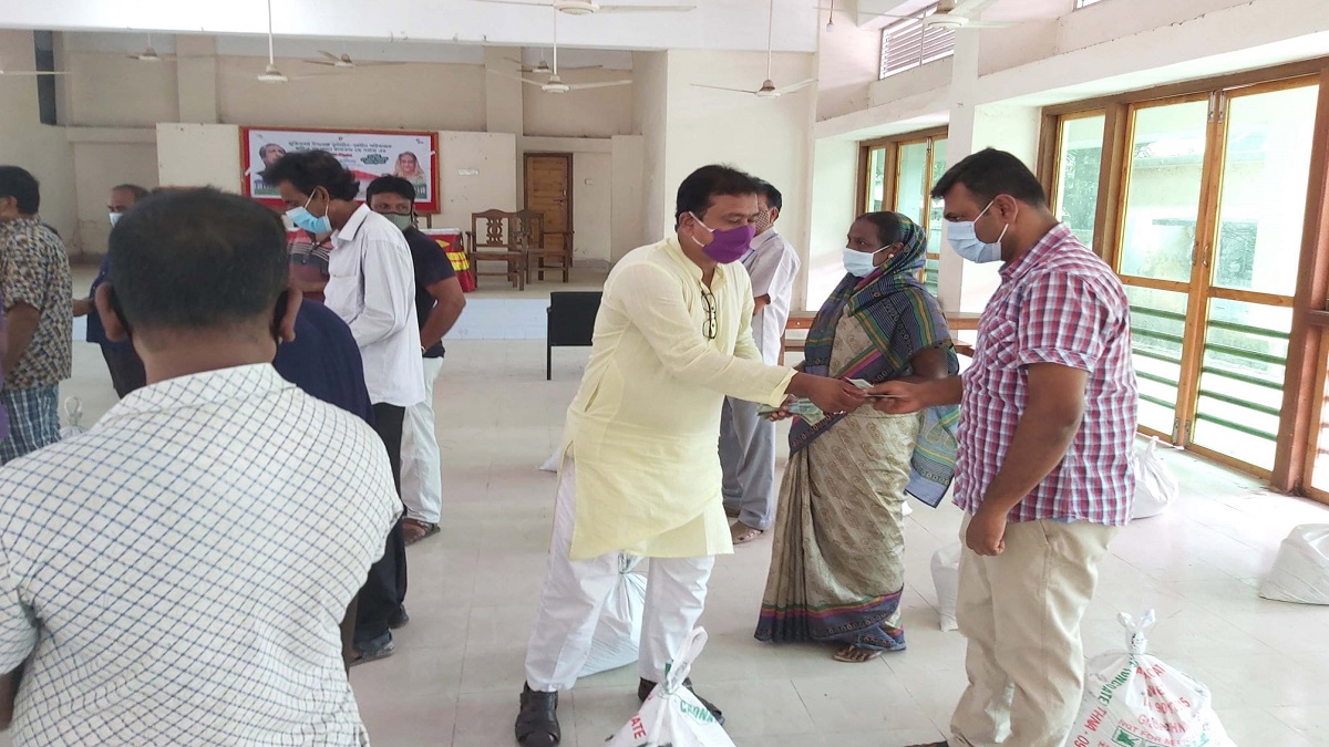 কালীগঞ্জে সরকারি প্রণোদনার তালিকায় ২ কোটিপতি ব্যবসায়ী