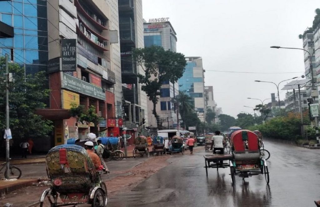 কঠোর লকডাউনের সপ্তম দিনে সড়কে বেড়েছে মানুষের চলাচল