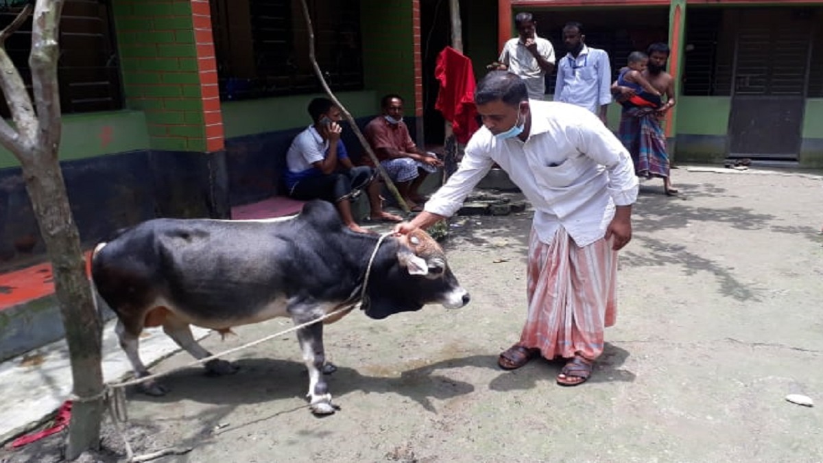 নেত্রকোণায় সাড়া ফেলেছে ২৭ ইঞ্চি উচ্চতার মেসি