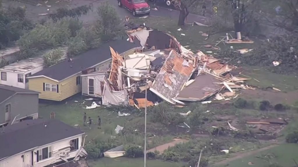 যুক্তরাষ্ট্রে টর্নেডো: ফিলাডেলফিয়ায় বিদ্যুৎহীন ৮ হাজারের বেশি বাড়িঘর