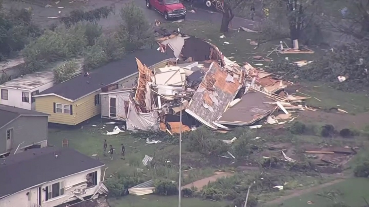 যুক্তরাষ্ট্রে টর্নেডো: ফিলাডেলফিয়ায় বিদ্যুৎহীন ৮ হাজারের বেশি বাড়িঘর যুক্তরাষ্ট্রে টর্নেডো: ফিলাডেলফিয়ায় বিদ্যুৎহীন ৮ হাজারের বেশি বাড়িঘর