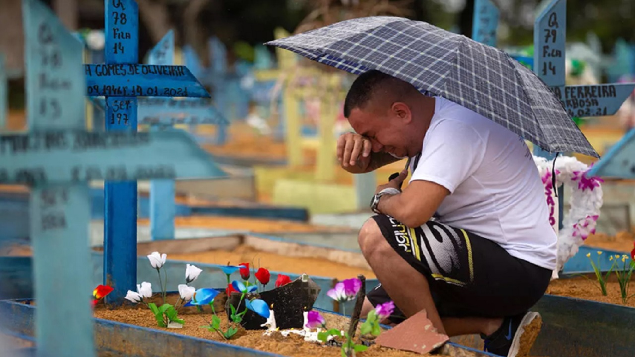 বিশ্বে করোনায় দৈনিক মৃত্যু আবারও ১০ হাজার ছাড়ালো করোনাভাইরাস: প্রথমবার দৈনিক মৃত্যু-সংক্রমণের শীর্ষে ইন্দোনেশিয়া