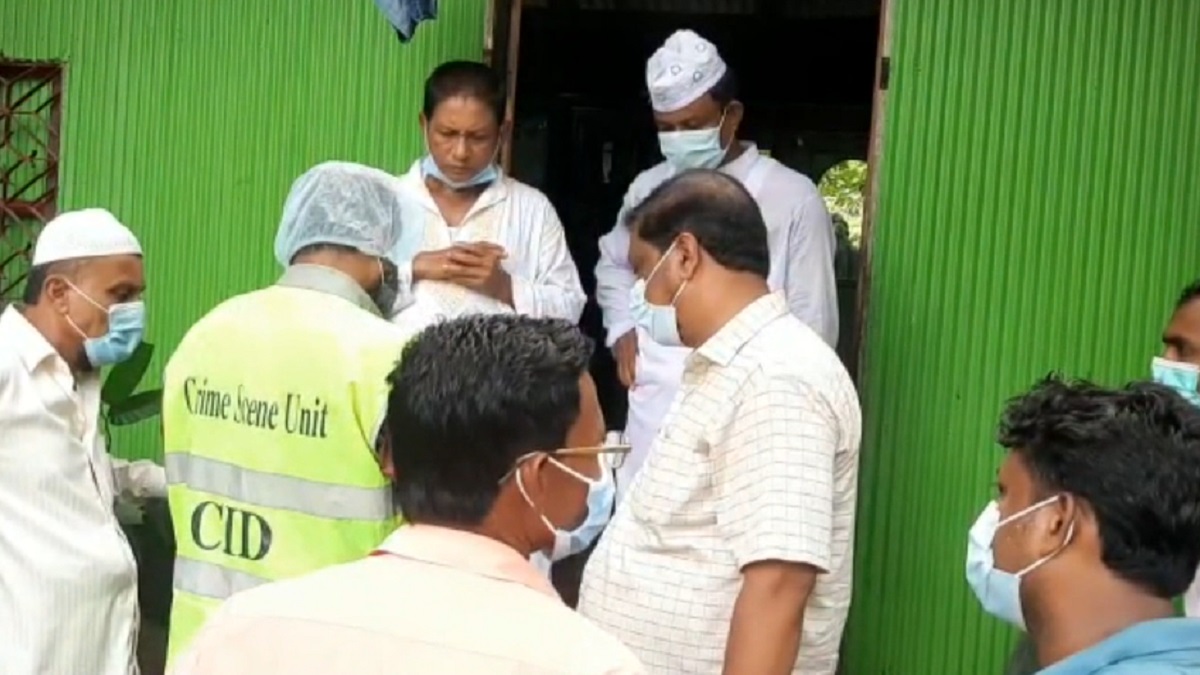 কুমিল্লায় বন্ধ ঘর থেকে ব্যবসায়ী ও কর্মচারীর মরদেহ উদ্ধার