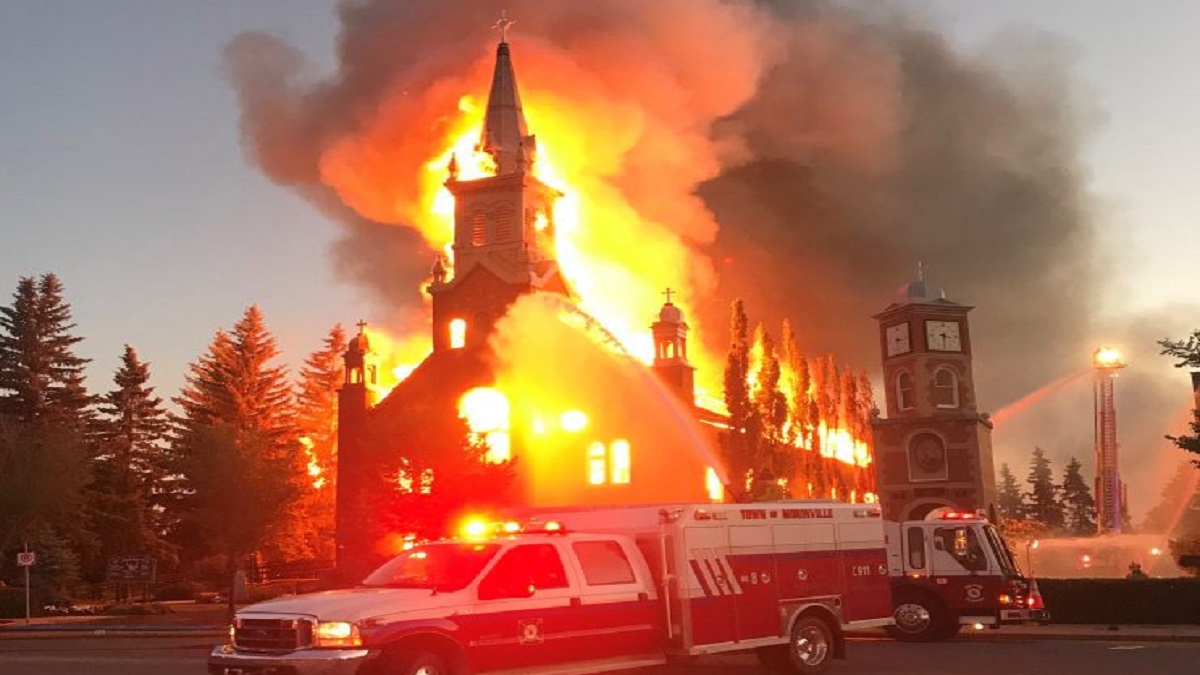 গির্জার স্কুলগুলোতে গণকবর আবিষ্কার, কানাডাজুড়ে ৬ গির্জায় অগ্নিসংযোগ