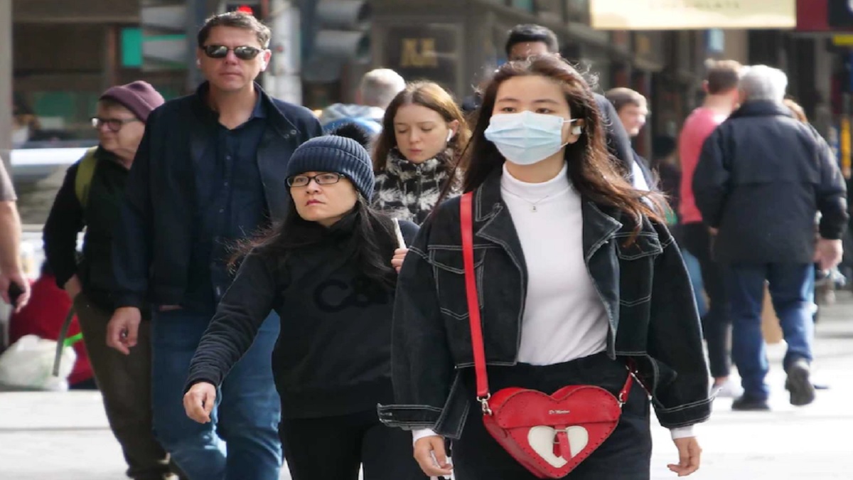 ইংল্যান্ডে তুলে দেওয়া হচ্ছে বাধ্যতামূলক মাস্ক পরার নিয়ম