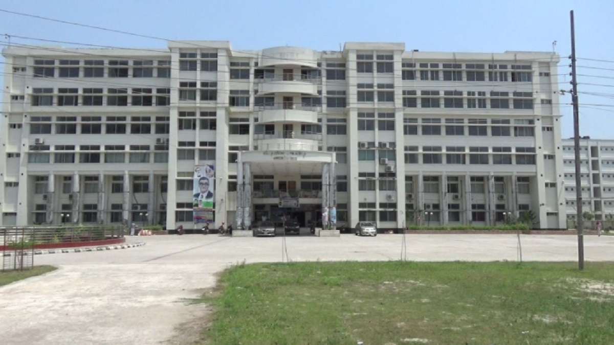 করোনা চিকিৎসায় নিয়োজিতের বদলি; চিকিৎসাসেবা ব্যাহত হওয়ার আশঙ্কা