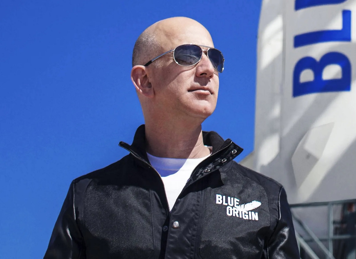 আগামীকাল মহাকাশ ভ্রমণে যাচ্ছেন জেফ বেজোস
