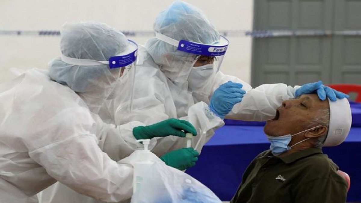 মালয়েশিয়ায় সংক্রমণের ঊর্ধ্বগতির মধ্যেই তুলে নেয়া হচ্ছে লকডাউন