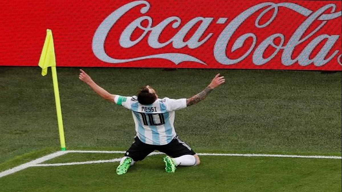 রোনালদোকে টপকে মেসির রেকর্ড!