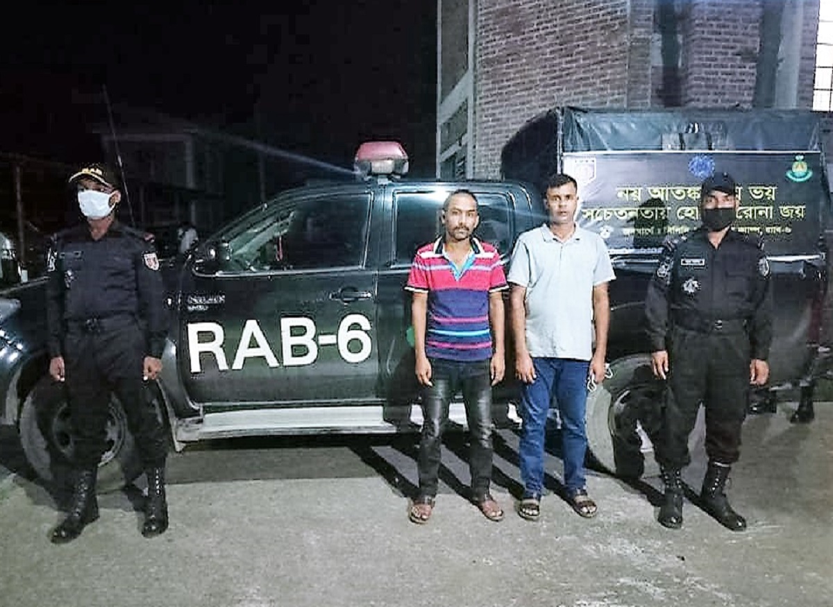 ঝিনাইদহে অস্ত্র ও বুলেটসহ ২ সন্ত্রাসী আটক