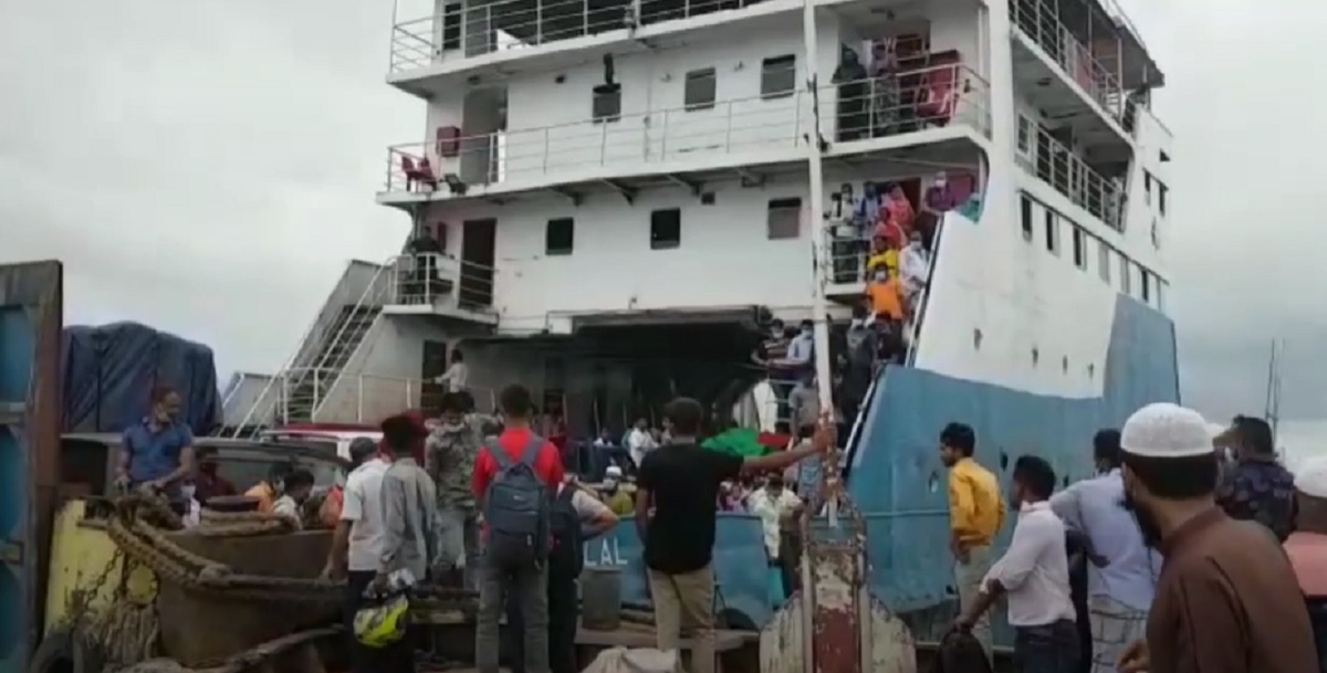 পদ্মা সেতুর পিলারে ফেরির ধাক্কা, আহত ২০