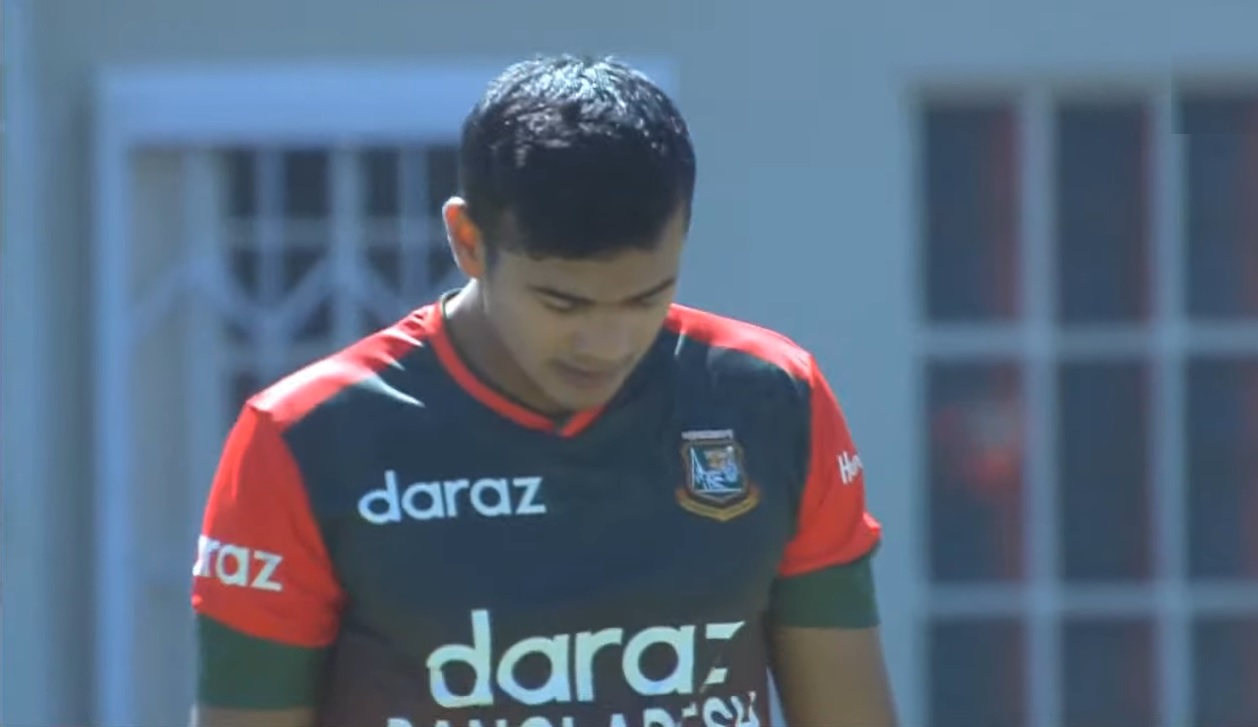 ওভারে টানা পাঁচটি চার হজম করলেন তাসকিন