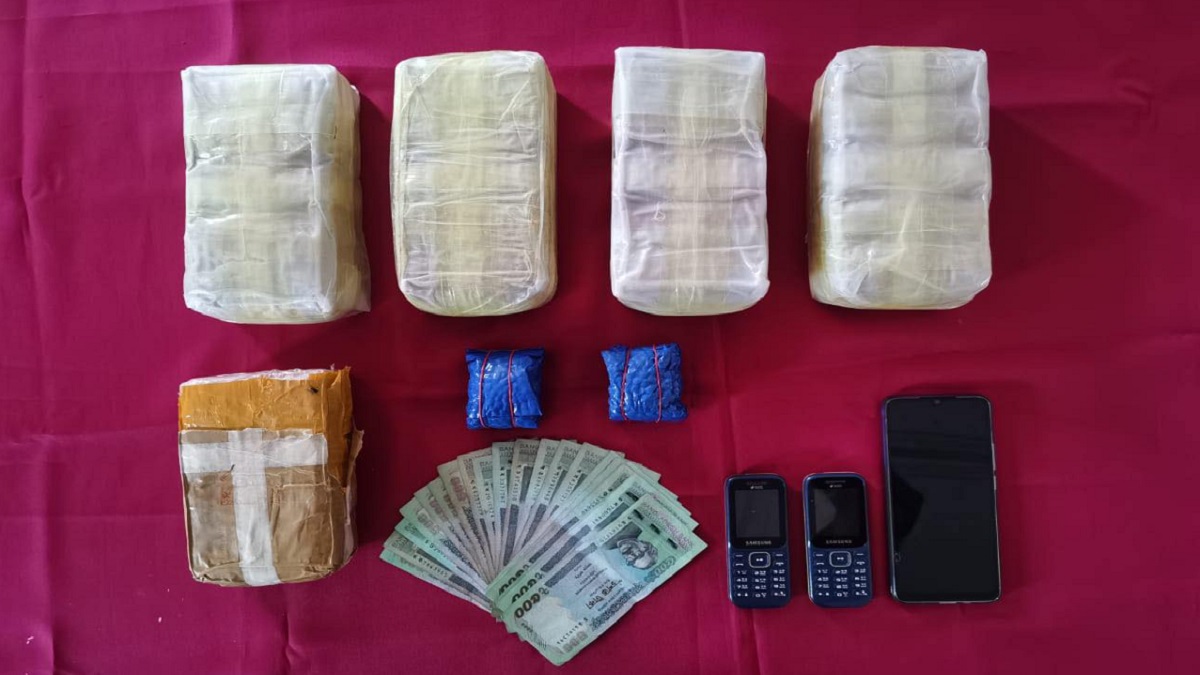 কক্সবাজারে ৫০ হাজার ইয়াবাসহ আটক ৩