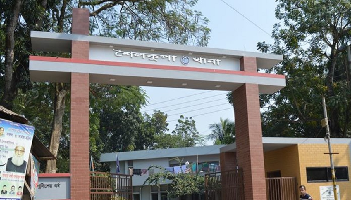 ঝিনাইদহে গৃহবধূর ঝুলন্ত লাশ উদ্ধার, পরিবারের অভিযোগ নির্যাতন করে হত্যা