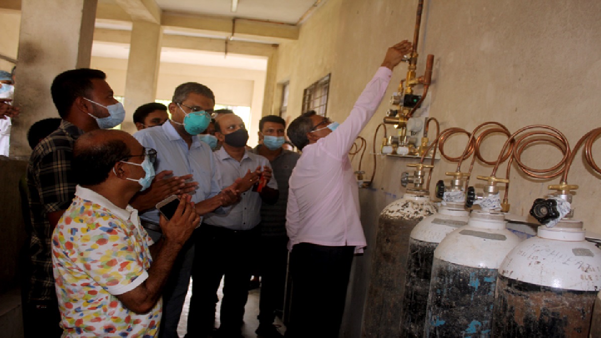 পাবনা জেনারেল হাসপাতালে চালু হলো অস্থায়ী সেন্ট্রাল অক্সিজেন