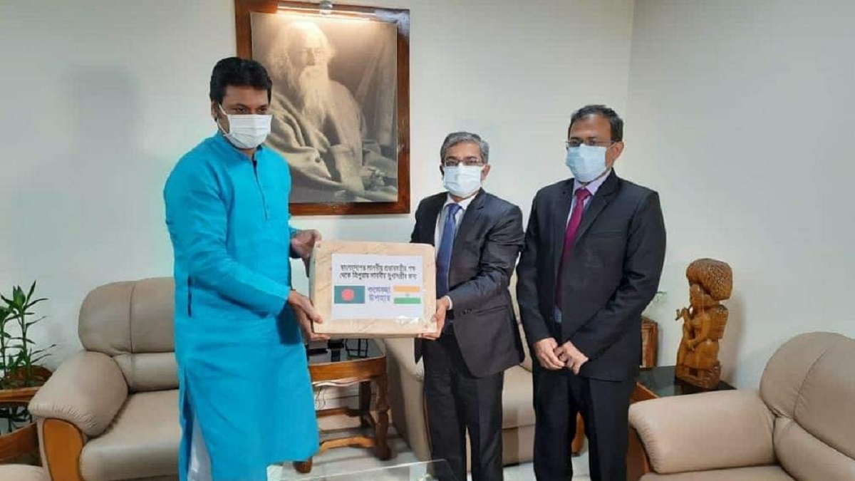 প্রধানমন্ত্রীর পাঠানো আম পেয়েছেন ত্রিপুরার মুখ্যমন্ত্রী; ফিরতি উপহারে আসবে আনারস