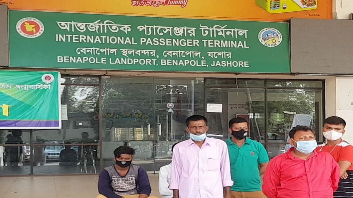 বেনাপোল স্থলবন্দর দিয়ে ভারতগামীদের সংখ্যা হ্রাসে সরকারের রাজস্ব ঘাটতি প্রায় ৪২ কোটি টাকা