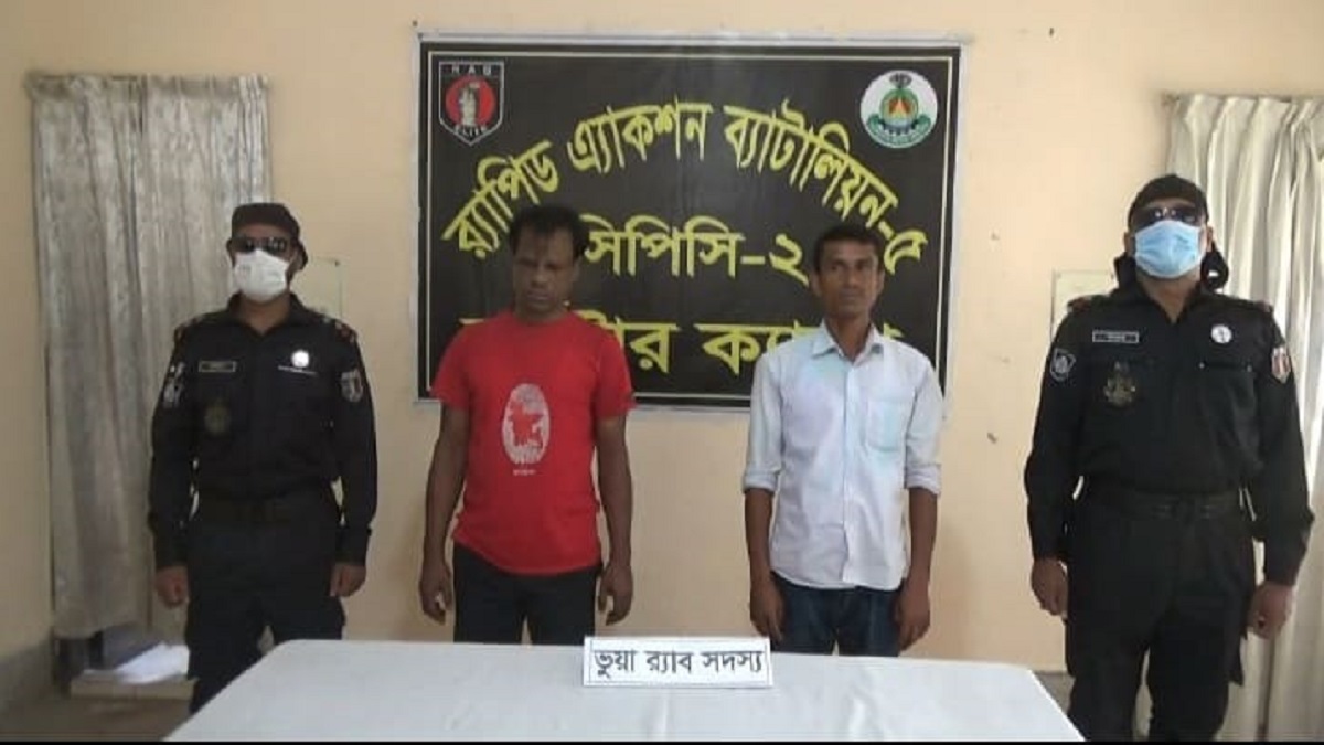 নাটোরে দুই ভুয়া র্যাব সদস্যকে গ্রেফতার করেছে র্যাব-৫