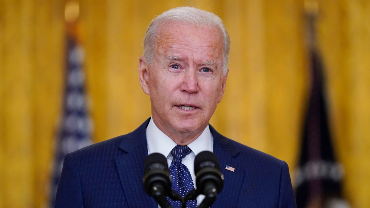 কাবুল বিমানবন্দরে হামলাকারীদের শাস্তির হুমকি বাইডেনের