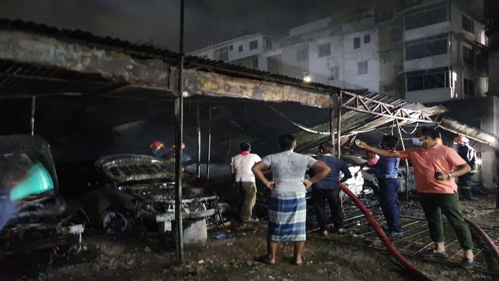 রাজধানীর কাকরাইলে গ্যারেজের আগুন নিয়ন্ত্রণে