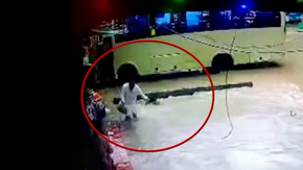 খালে পড়ে যাওয়া সালেহের খোঁজ মেলেনি একদিনেও