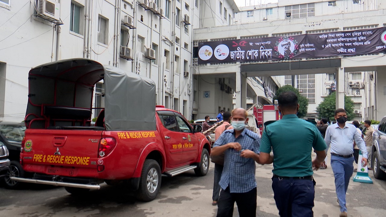 সচিবালয়ে আগুন সচিবালয়ে ইঁদুর বিদ্যুতের তার কাটায় শর্ট সার্কিটে আগুন