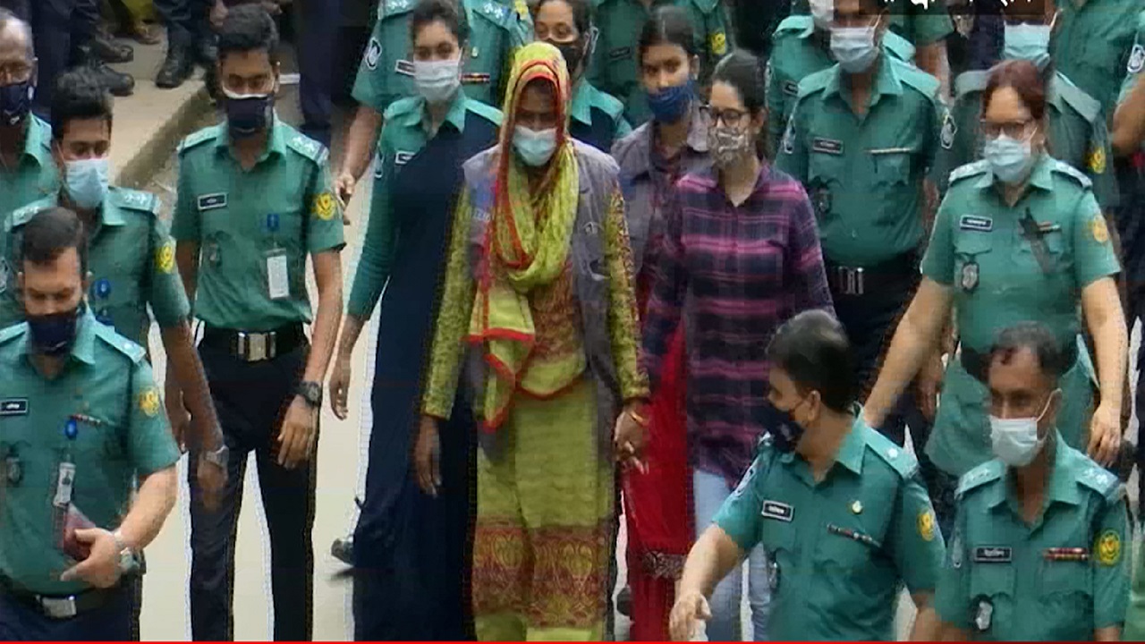 পরীমণির জামিন আবেদন ১ সেপ্টেম্বরের মধ্যে নিষ্পত্তির আদেশ কারাগার থেকে আদালতে পরীমণি