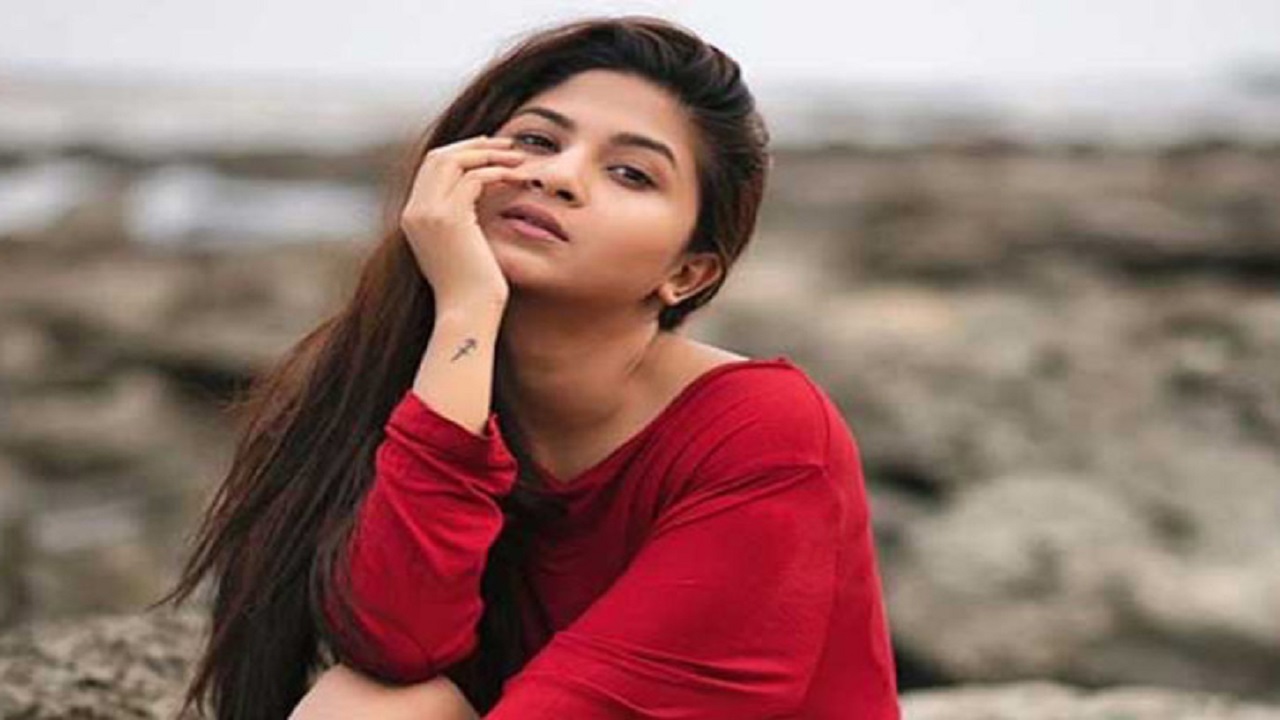 একসঙ্গে দুই ছবিতে স্পর্শিয়া একসঙ্গে দুই ছবিতে স্পর্শিয়া