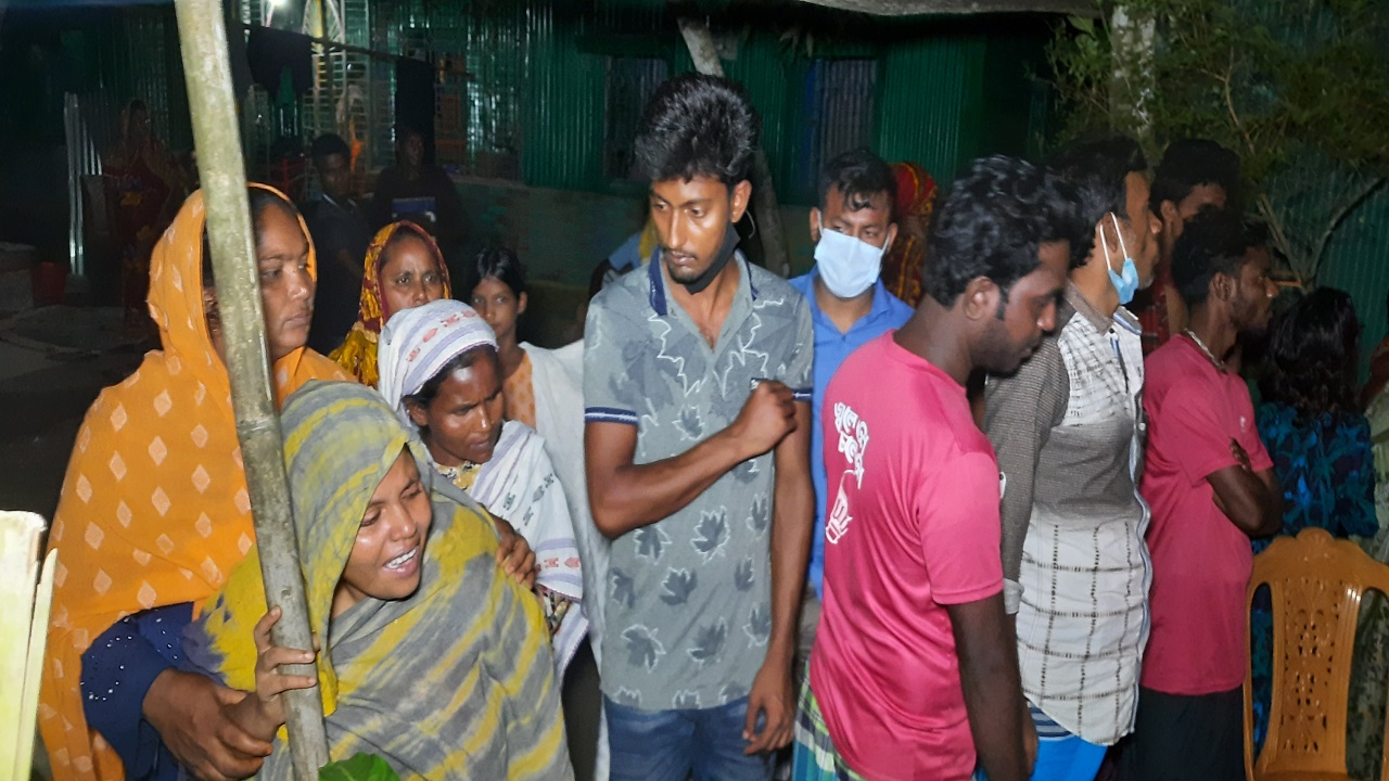 টাঙ্গাইলে বিষাক্ত মদপানে তিন যুবকের মৃত্যু টাঙ্গাইলে বিষাক্ত মদপানে তিন যুবকের মৃত্যু