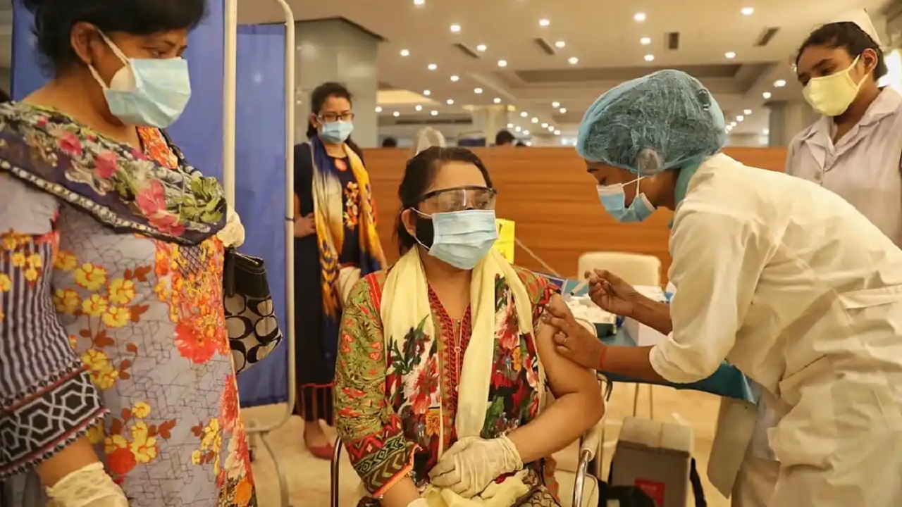 গণটিকা কার্যক্রম: ১ম দিন টিকা পেয়েছে প্রায় ২৮ লাখ মানুষ