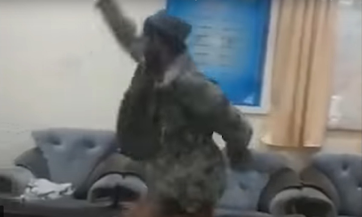 প্রাদেশিক রাজধানীর কার্যালয় দখলের পর তালেবান সদস্যের নাচানাচির ভিডিও ভাইরাল