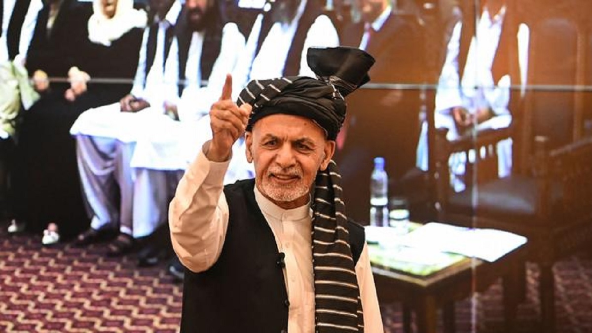 অসহায় আফগান প্রেসিডেন্ট ঘানি পালাবেন নাকি লড়বেন?