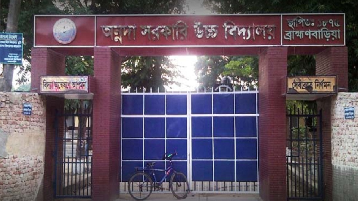 ব্রাহ্মণবাড়িয়ায় আধা ঘণ্টার মধ্যে নারীকে দুই ডোজ টিকা পুশ!