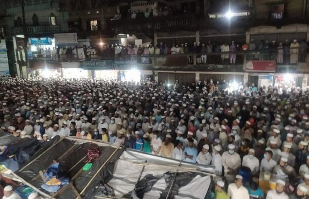 বাবুনগরীর জানাজা অনুষ্ঠিত, দাফন নিয়ে মতপার্থক্য