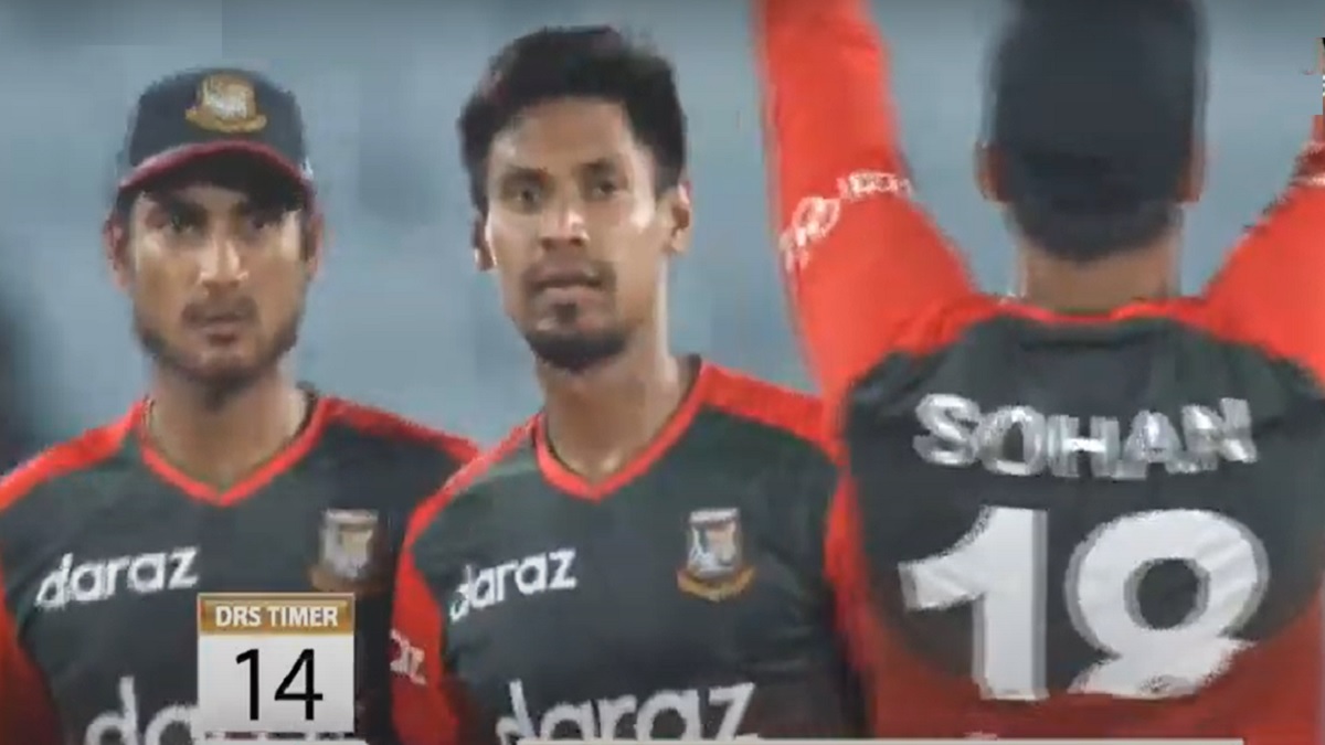 মোস্তাফিজে কুপোকাত অজিরা