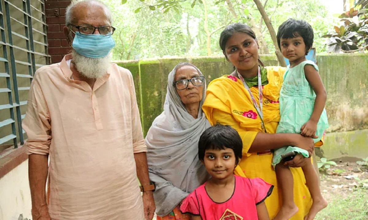 স্বামী হারালেন, শিক্ষিকা থেকে হলেন পরিচ্ছন্নতাকর্মী; মায়িশার পাশে দাঁড়ালেন অনেকে