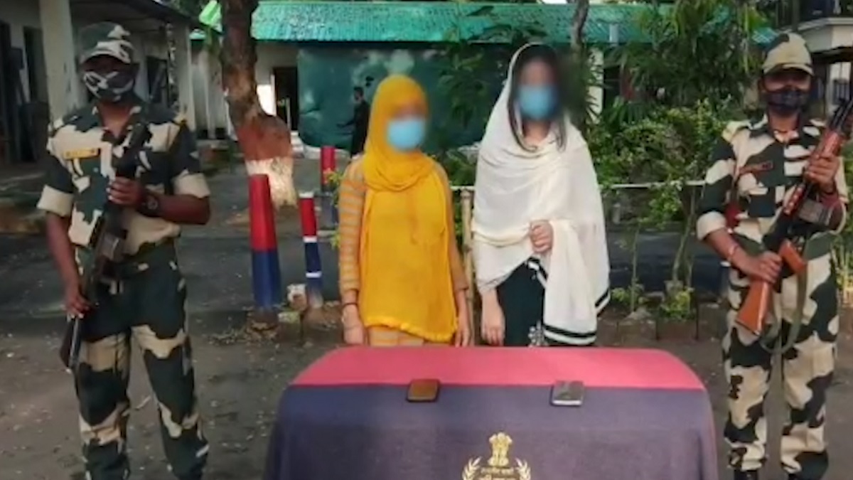 ভারতের পতিতালয়ে পাচার মেয়েকে একাই উদ্ধার করে দেশে আনলেন মা