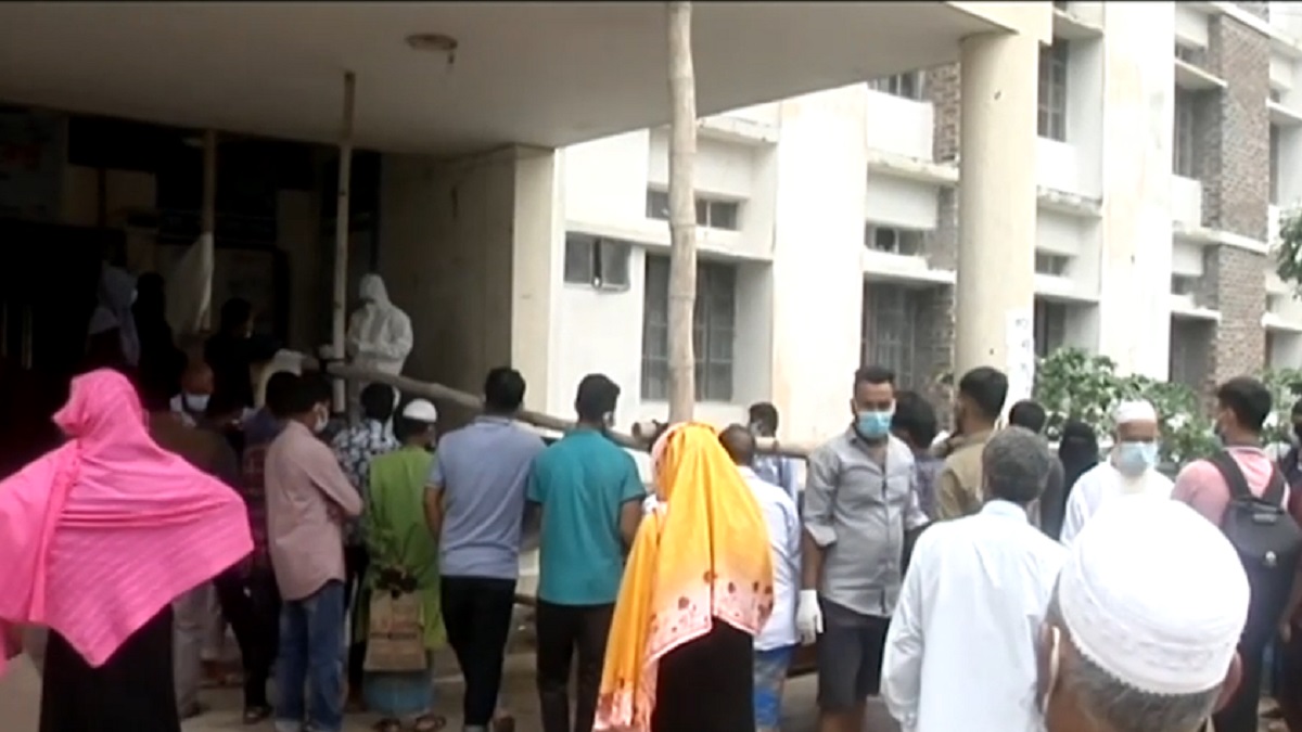 কুমিল্লায় করোনার ঢেউ লেগেছে গ্রাম পর্যায়েও