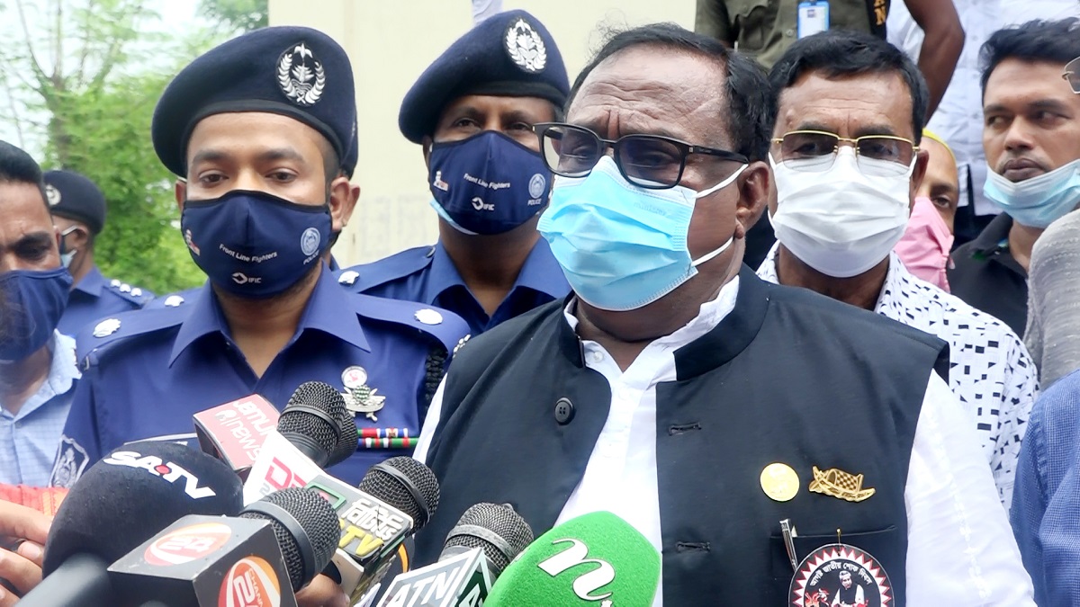 সাধারণ ভোক্তা ও কৃষকদের স্বার্থ রক্ষায় চাল আমদানির সিদ্ধান্ত সরকারের: খাদ্যমন্ত্রী