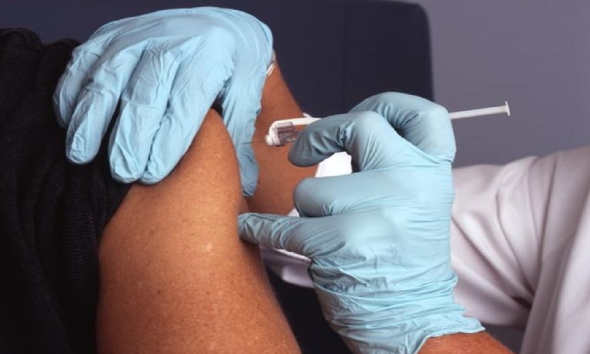 করোনার টিকার বদলে সাড়ে ৮ হাজার ব্যক্তিকে স্যালাইন পুশ করেছেন সেবিকা!