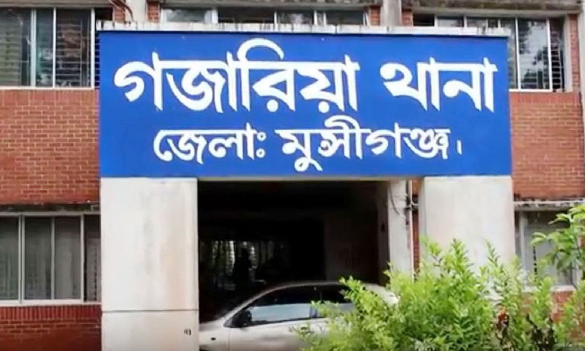 স্ত্রীর প্রেমিককে কুপিয়ে হত্যা করে থানায় আত্মসমর্পণ স্বামীর